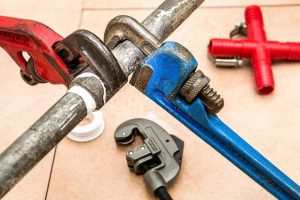 Quels sont les outils indispensables du plombier ?